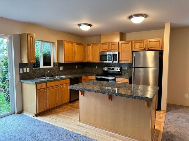 Building Photo - 2Bd/2.5Ba Maple Valley Townhouse