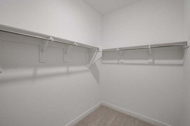 Building Photo - 4 Bedroom in Ambra Gated Community