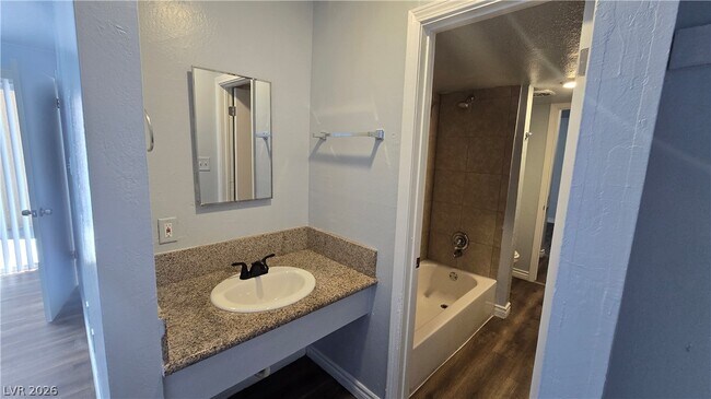 Building Photo - 716 N 11th St