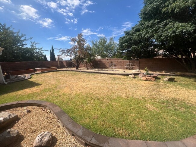 Building Photo - Beautiful Home in the Granada Hills area