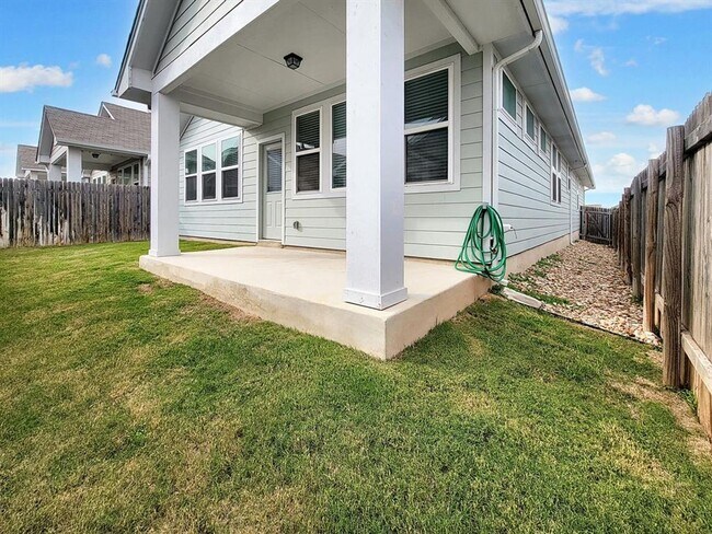 Building Photo - Modern 3BR/2BA Home with Garage & Fenced Backyard