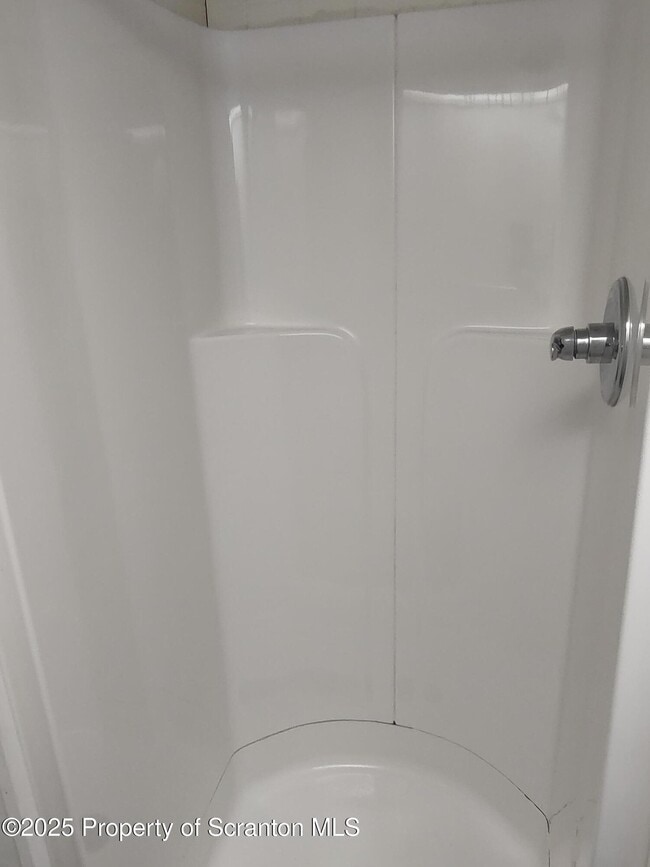 Building Photo - 136 Chestnut St