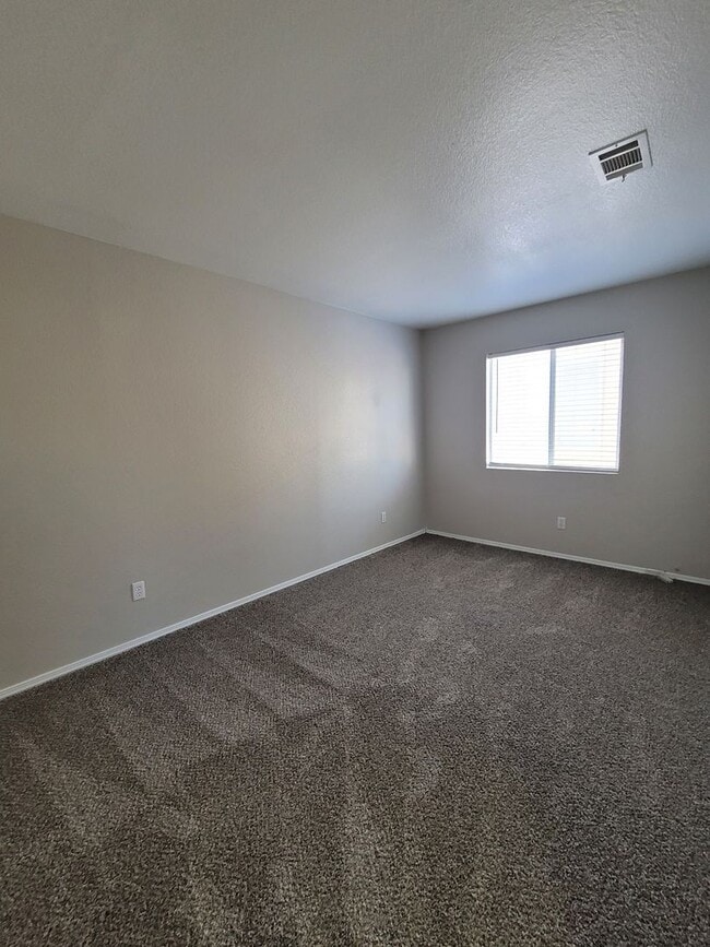 Building Photo - Beautiful 4 Bedroom Home in Green Valley