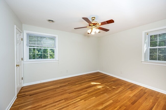 Building Photo - Generously Sized Midlothian Home Move In R...