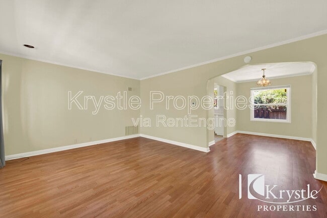 Building Photo - 549 Cedar St