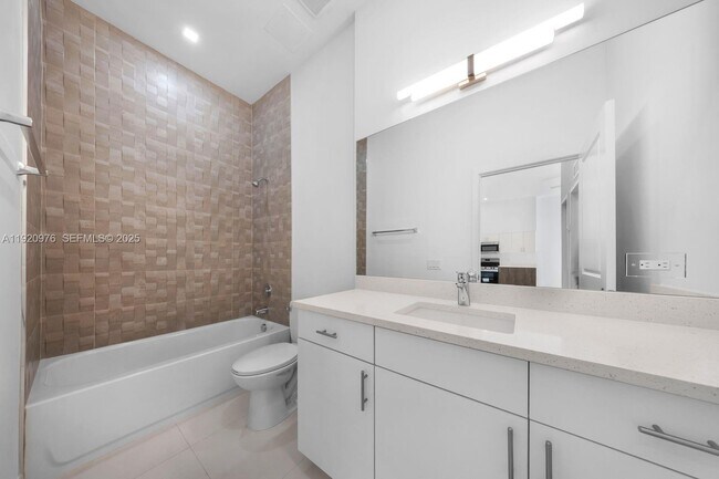 Building Photo - 20 NE 19th Ave