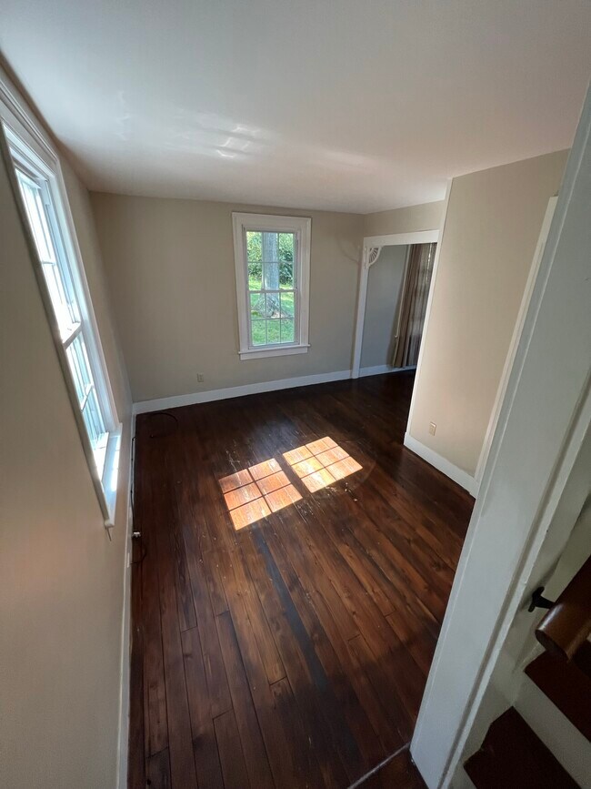Office area / playroom - 535 Bunker Hill Ave