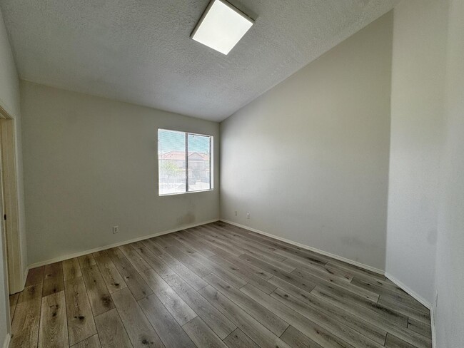 Building Photo - 1105 Meadowlark Way SE