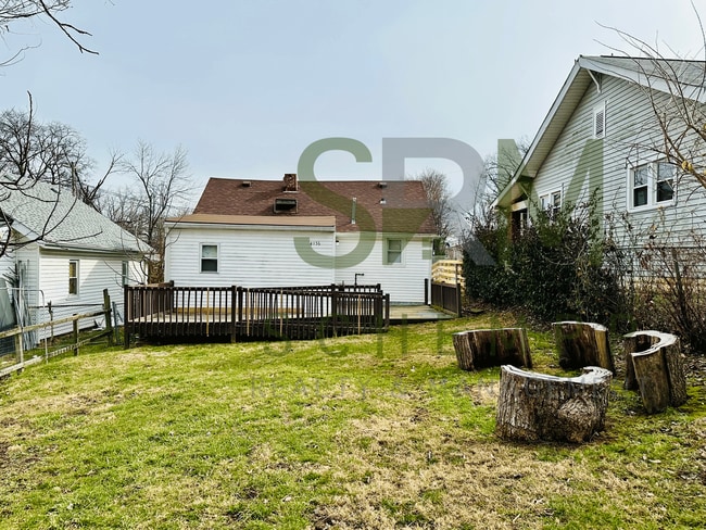 Building Photo - Spacious 2BD home off of Taylor Blvd!