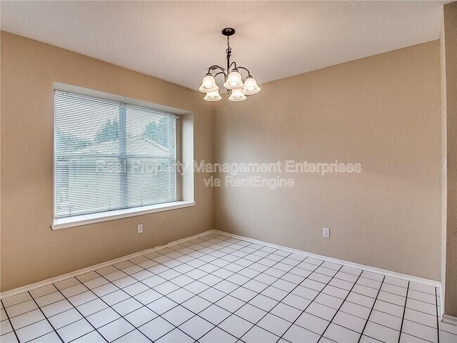 Building Photo - 5713 SE 85th St