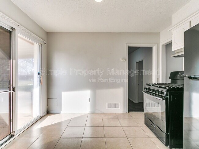 Building Photo - 9524 McIntosh Ave