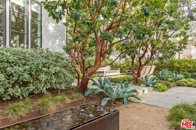 Building Photo - 100 N La Jolla Ave