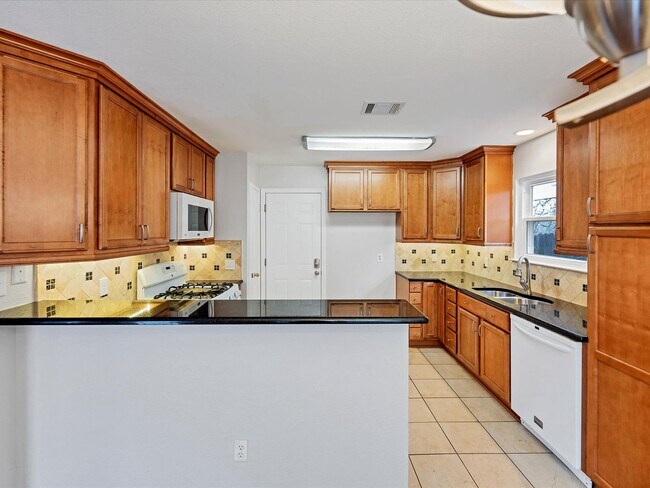 Building Photo - 7009 Buccaneer Trail Austin TX 78729-7840
