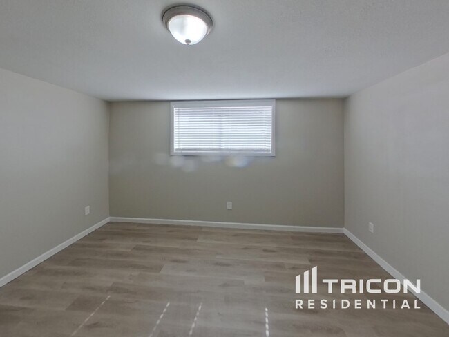 Building Photo - 4201 NE 51st St