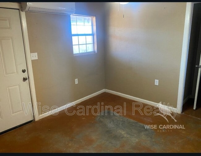 Building Photo - 901 11th St