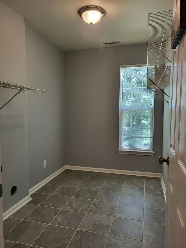 Building Photo - 3 bedroom home in Edindale