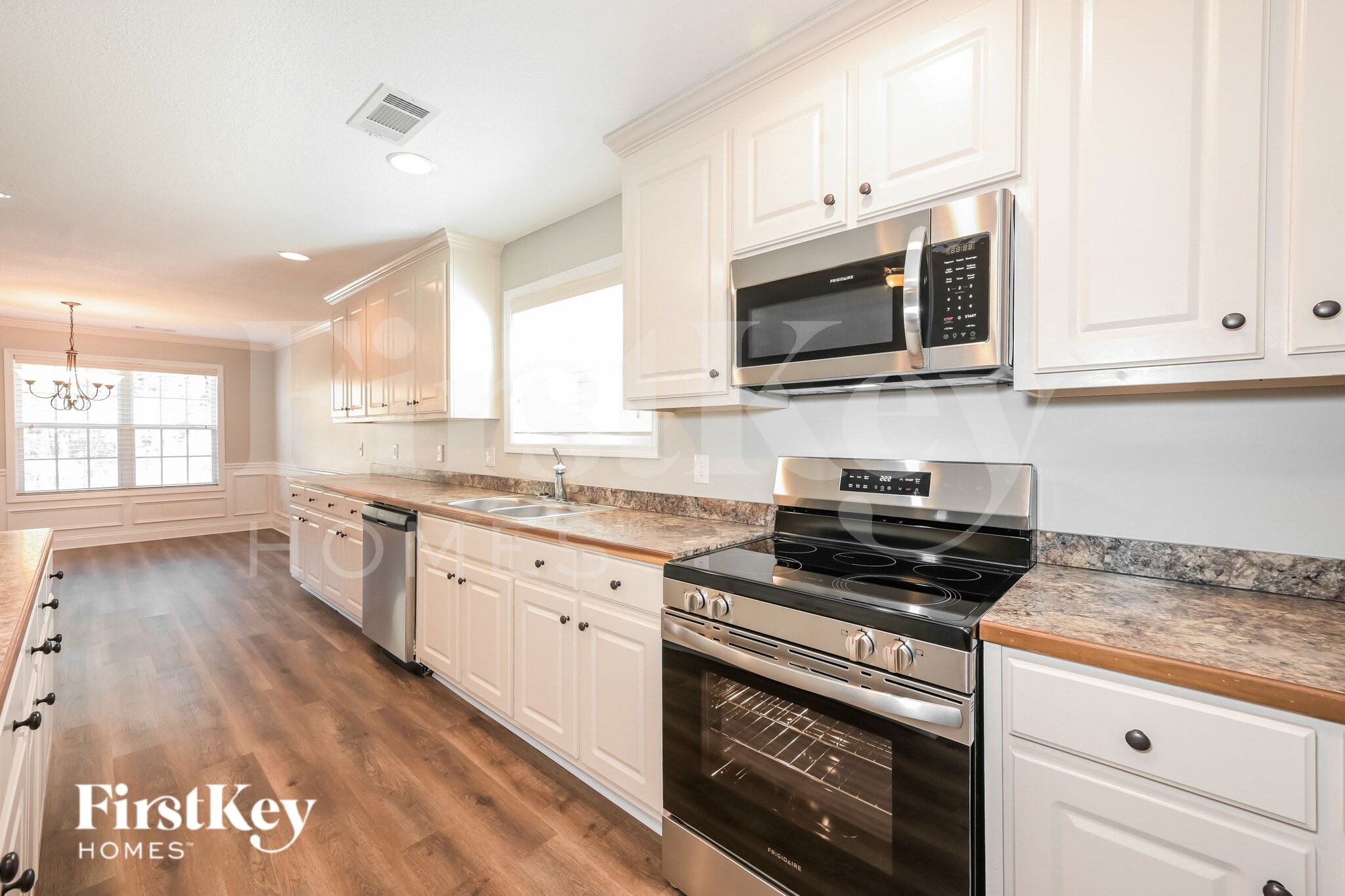 Building Photo - 1921 Roxey Ln