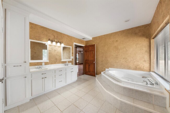 Building Photo - 33349 I-10