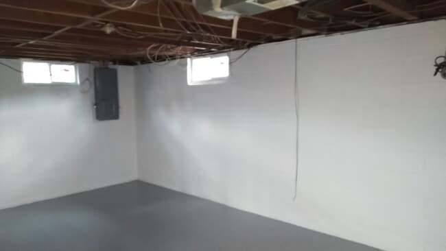 Building Photo - 725 N H St