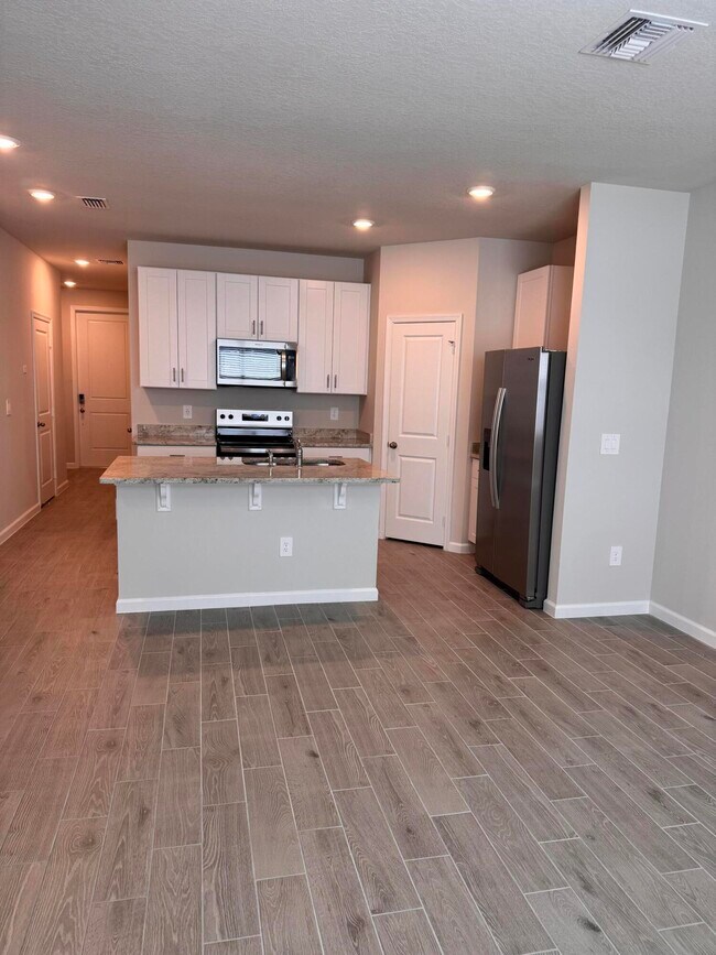 Building Photo - 496 Salisbury Cir