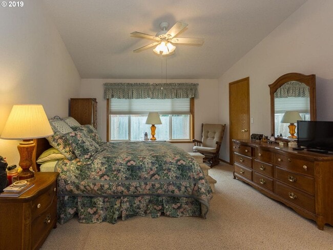 Building Photo - Charming 4-Bed, 2-Bath Home with Vaulted Ceilings, Dual Fireplaces & Serene Outdoor Spaces