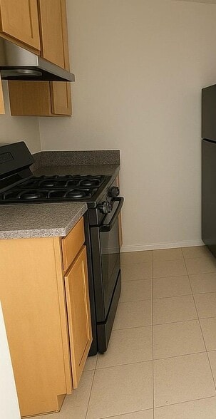 Building Photo - 390 Avenue 57