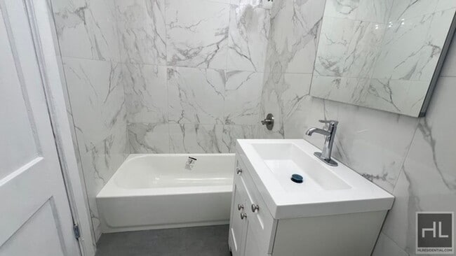 Building Photo - CLARENDON ROAD