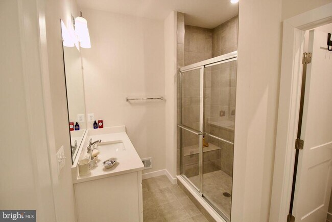 Building Photo - 4619 Olivine Dr