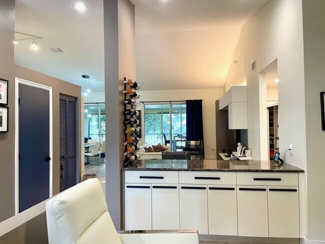 Building Photo - 9709 Shadybrook Dr