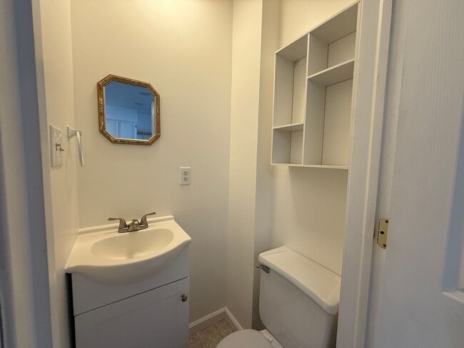 Building Photo - Woods Edge 3-Bedroom Townhome!