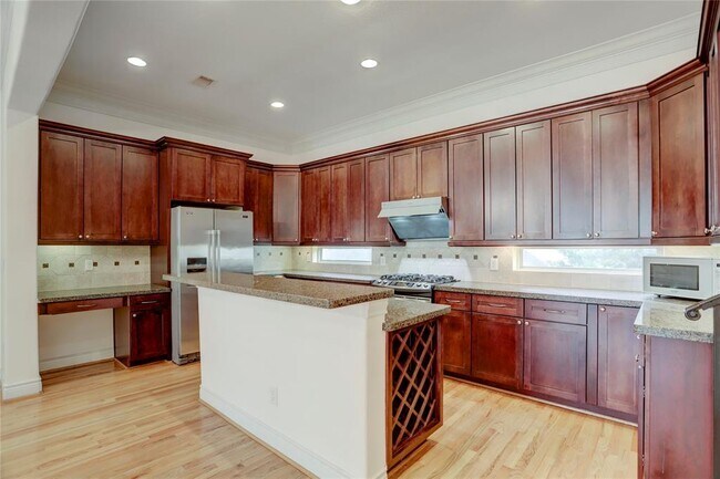 Building Photo - 5446 Crooms St