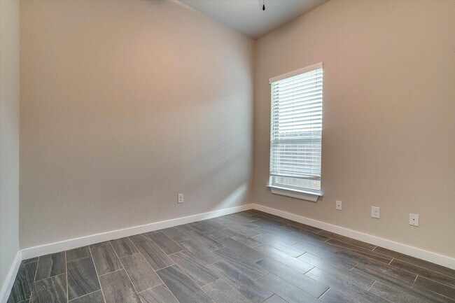 Building Photo - 130 Hidden Springs Dr