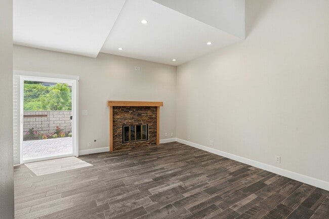 Building Photo - The Turn Key Home You Have Been Waiting For!