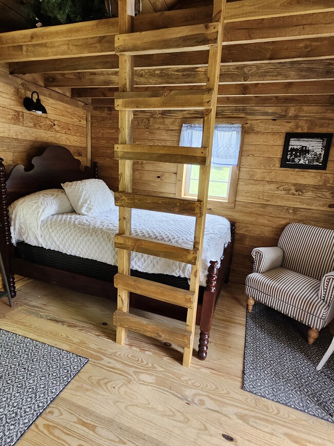 Building Photo - 5269 Vardy Blackwater Rd