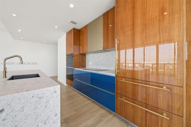 Building Photo - 2678 Tigertail Ave