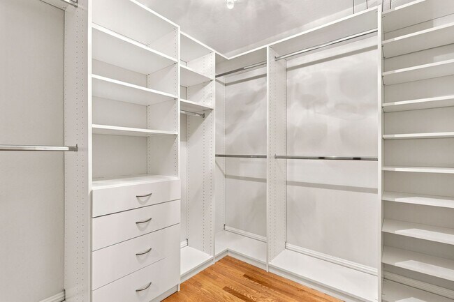 Building Photo - Spacious 4-bedroom 2-Bath in Desirable Area in Walnut Creek!