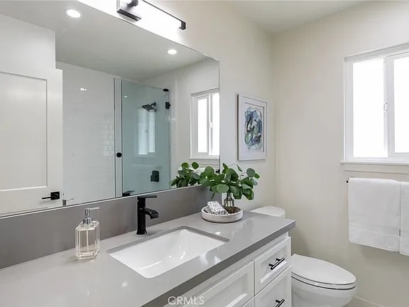 Building Photo - 243 Vista Ct