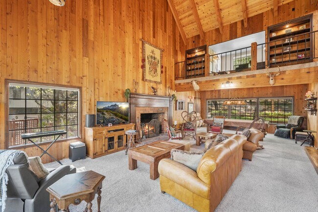 Building Photo - Brilliant Tavern Bay Home