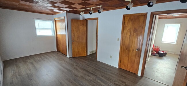 Building Photo - 9471 Mayfield Rd