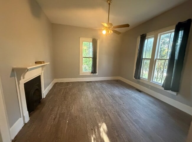 Building Photo - 832 Richmond St