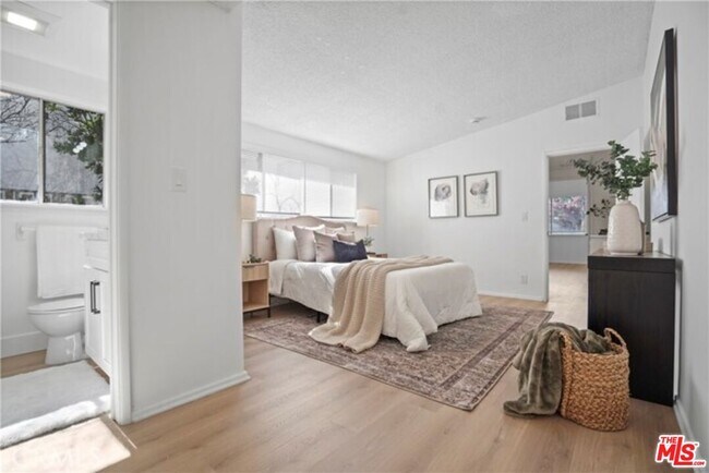 Building Photo - 18244 Jovan St