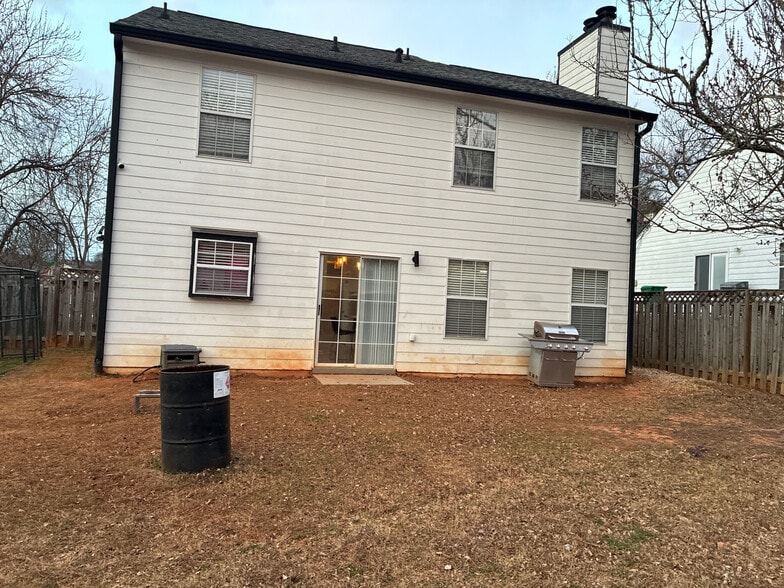 Building Photo - Room in House on Browns Mill Trail