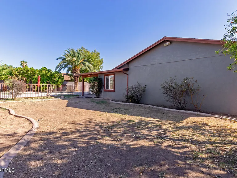 Building Photo - 7612 W Hope Dr