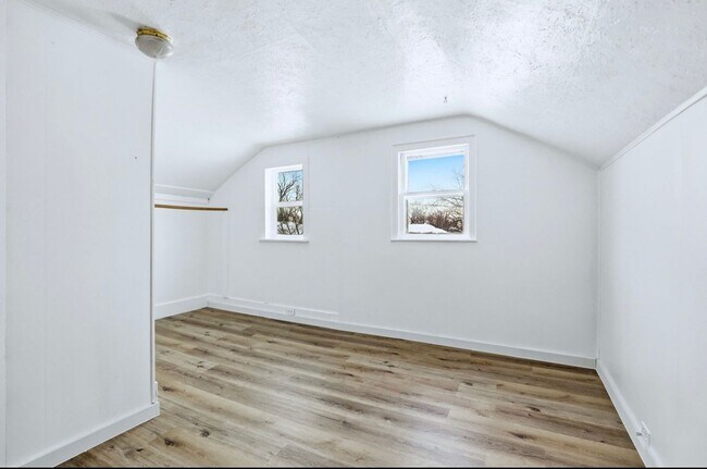 Building Photo - 926 N Porter St