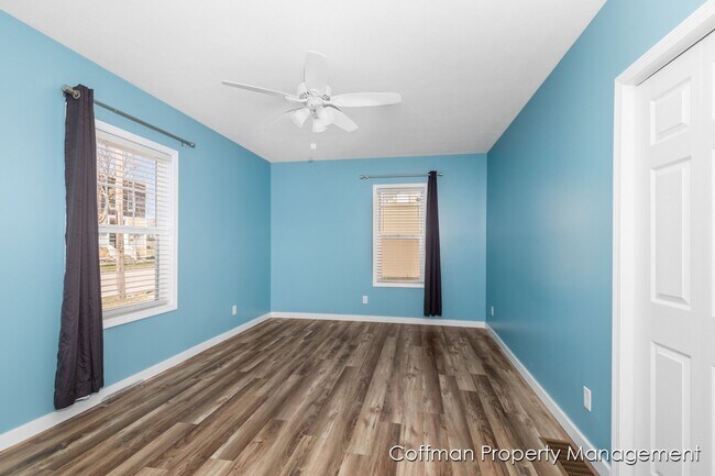 Building Photo - 4 Bed, 2 Full Bath Fully Remodeled Home