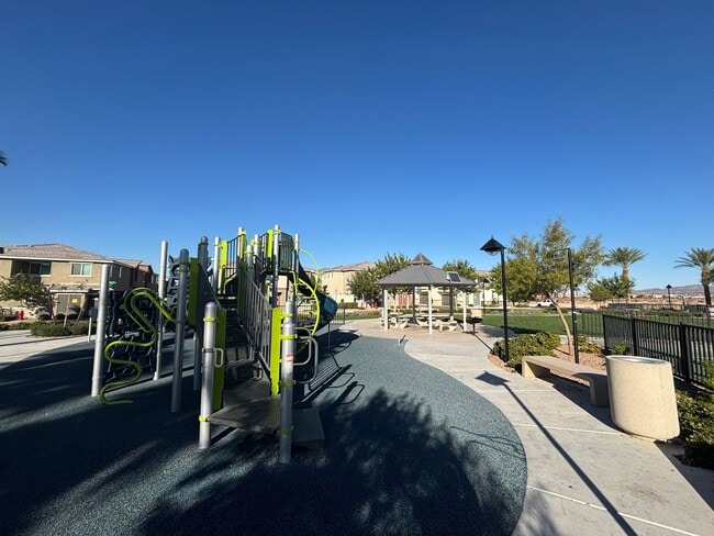 Building Photo - Beautiful 3Bed/3Bath Townhome located in Enterprise/Southern Highlands–Southwest Henderson border...