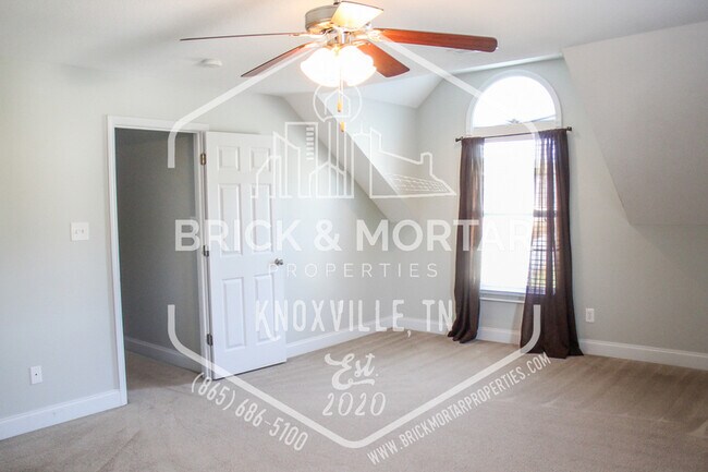 Building Photo - 5722 Rhyne Cove Ln