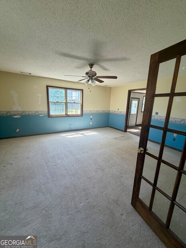 Building Photo - 131 Foxwood Cir