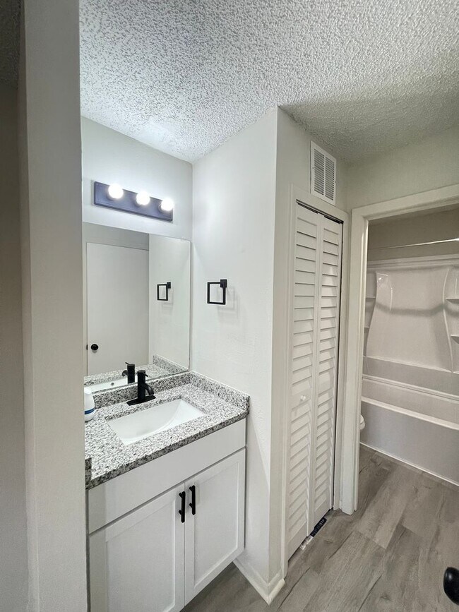 Building Photo - Fully Renovated 1-Bedroom, 1-Bath Condo in Gated Community – Available Now!