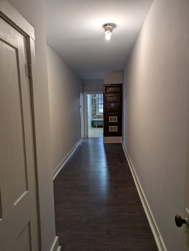 Building Photo - 409 Main St